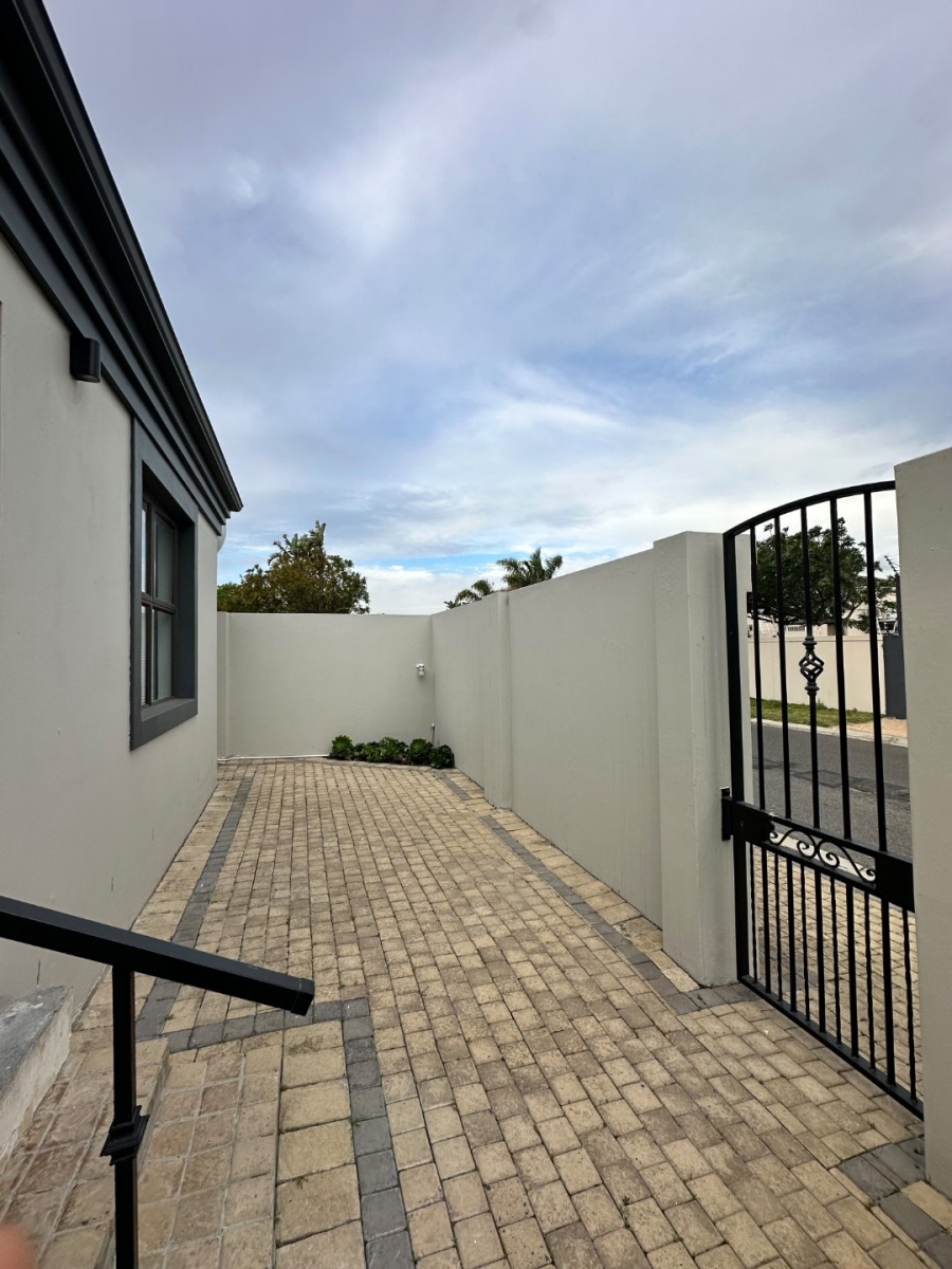 To Let 2 Bedroom Property for Rent in Sandown Western Cape